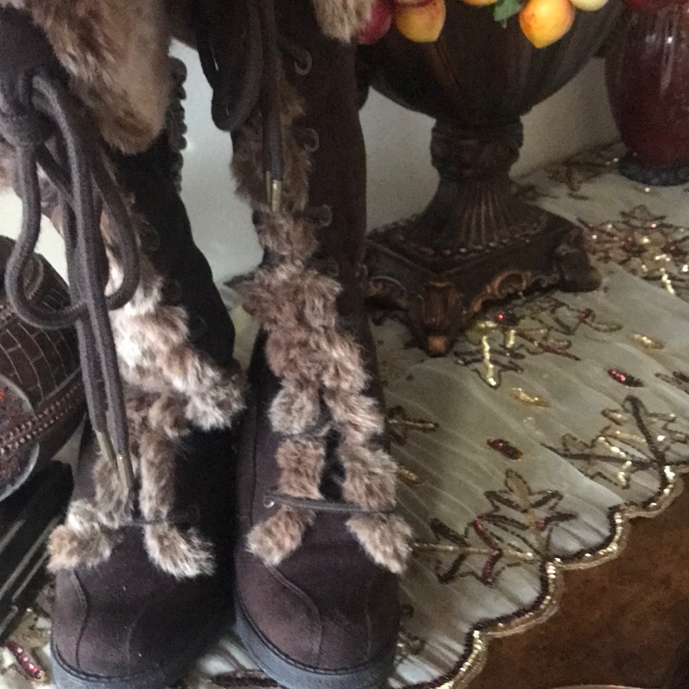 Boots - Picture 4 of 5